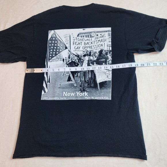 Vintage The Stonewall Inn New York LGBTQ Graphic T-Shirt Mens Medium - Picture 7 of 7